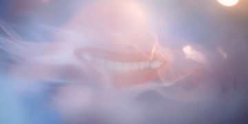 只求一个微笑究竟是哪首歌？