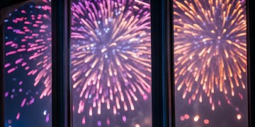 窗外响起烟花声究竟是哪首歌？